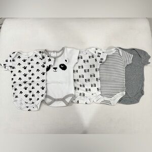 👶🏻 🐼 5 PIECE BUNDLE bodysuit/onesies for baby in size 3-6 months by René Rofé